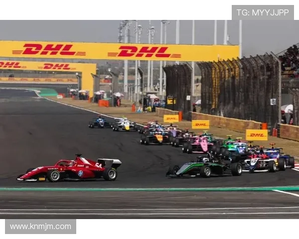 新赛季F1揭幕战激战正酣多支车队升级引发冠军悬念赛历变动与规则调整